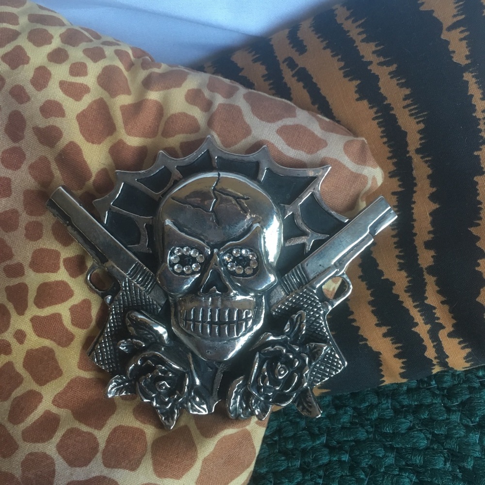 Guns an roses skull belt buckle!!